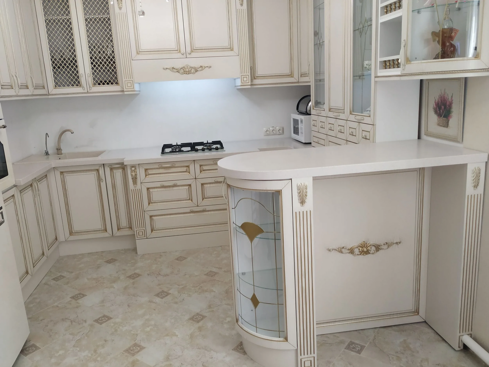 Кухонный гарнитур в классическом стиле.