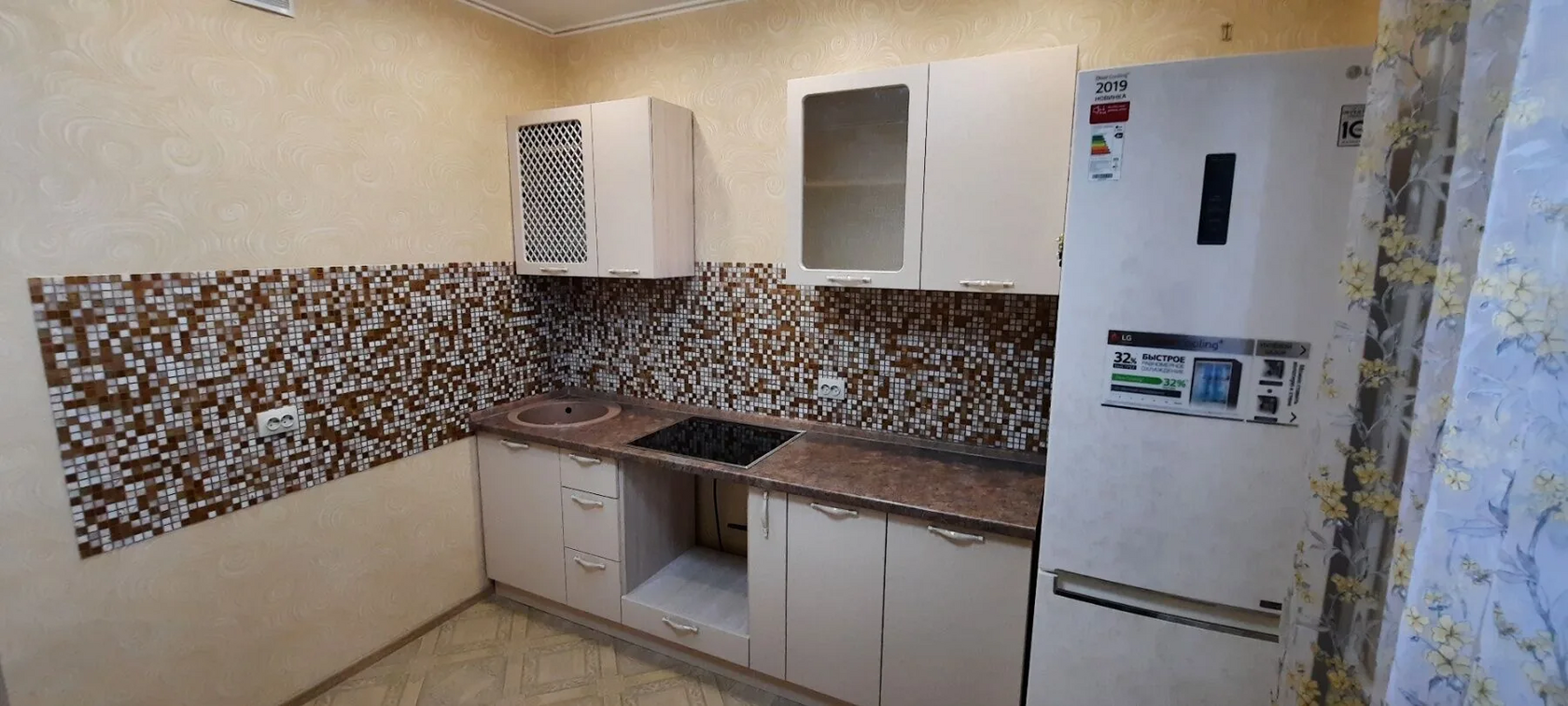Кухонный гарнитур в неоклассическом стиле.